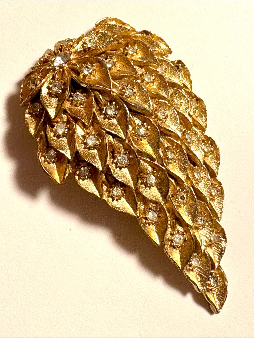 Vintage floral Brooch goldtone with Rhinestones